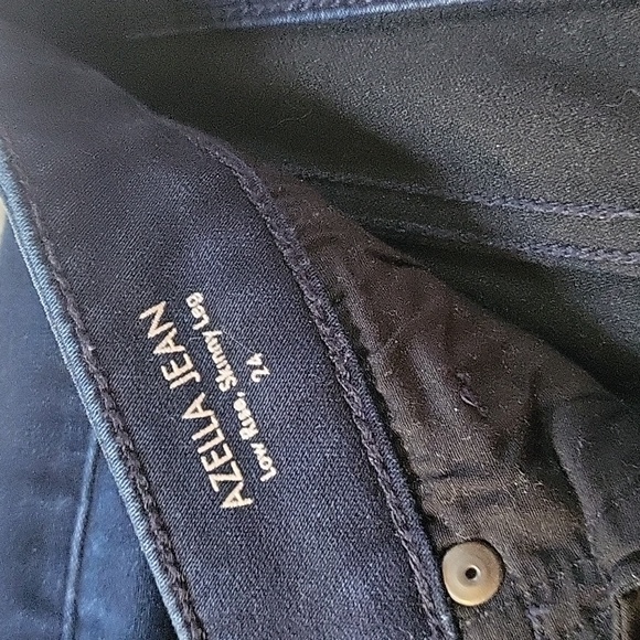 Elie Tahari blue jeans with gray snake print. - Picture 3 of 4